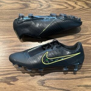 Men’s Size 8.5 Nike Phantom Venom Elite FG Soccer Cleats Black/Volt AO7540-007